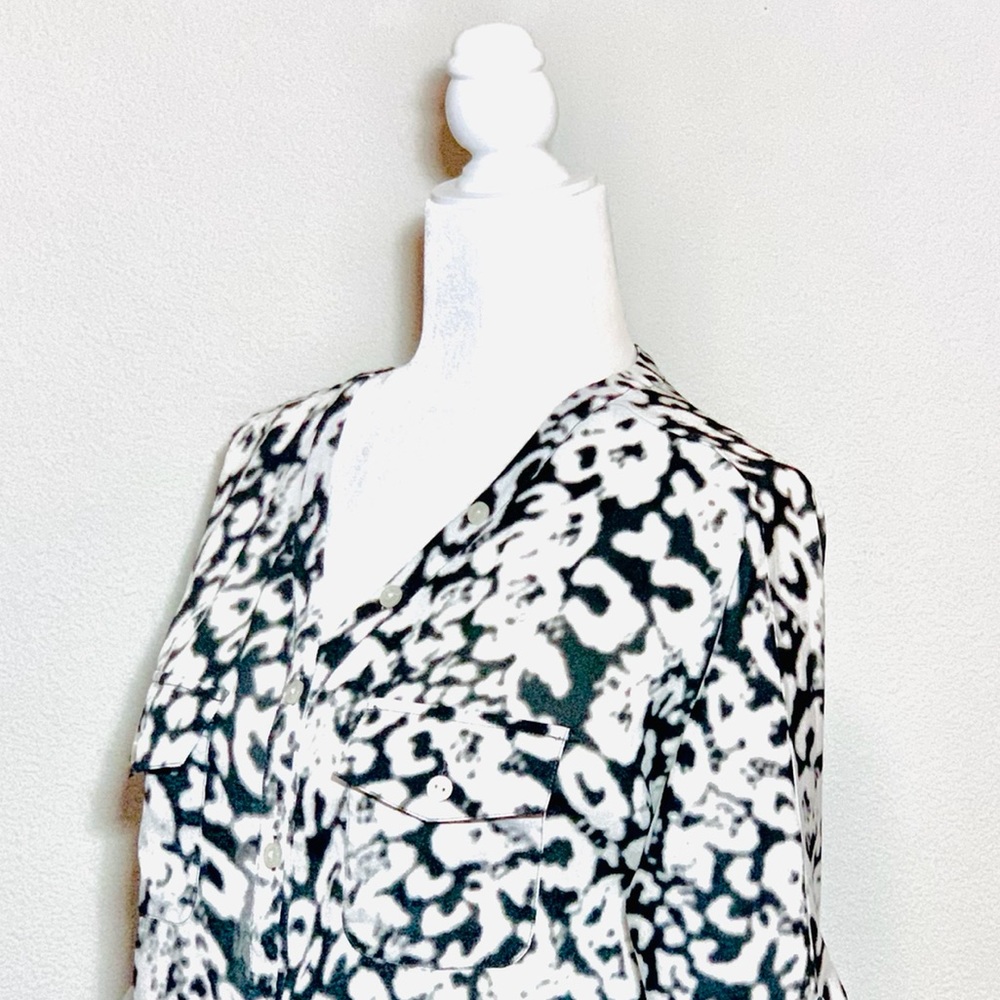 The Limited White and Gray Button Down Top - Picture 2 of 5